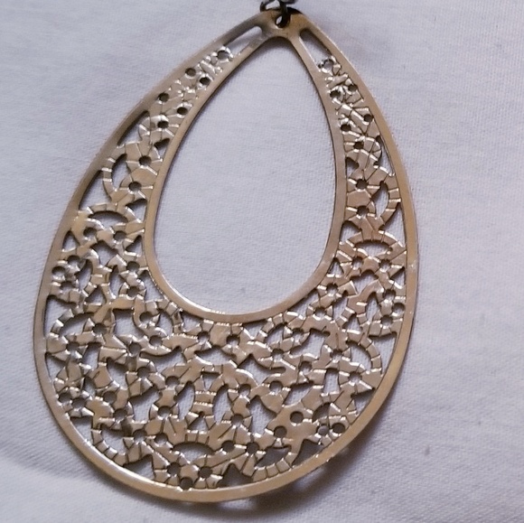 Fashion Leafy Earrings - Picture 2 of 2